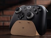 El mando inalámbrico 8BitDo Ultimate 3C+ incluye un soporte de cartón para montar tú mismo.