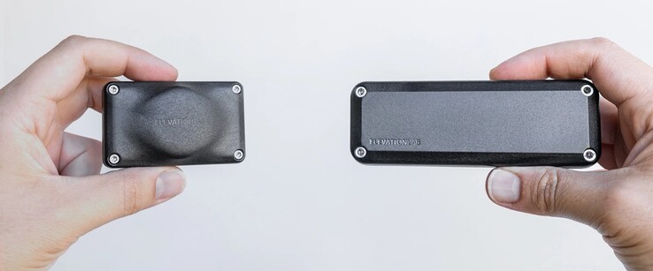 La versión anterior de la TimeCapsule tiene una autonomía de 10 años, pero también es significativamente más grande debido a que utiliza dos pilas AA.