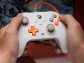El GameSir T7 es un mando con cable con joysticks de efecto Hall y gatillos. (Fuente de la imagen: GameSir)