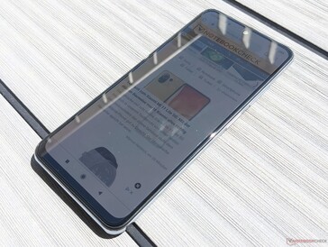 Xiaomi Redmi Note 10 con luz solar directa