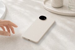 El Sharp Aquos Wish 6 presenta un diseño inusual con un módulo de cámara redondo.