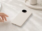 El Sharp Aquos Wish 6 presenta un diseño inusual con un módulo de cámara redondo.