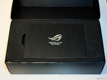 Asus ROG Astral GeForce RTX 5080 OC: Embalaje