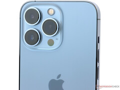 Apple utilizó por última vez el azul cielo en un iPhone para su generación iPhone 13 Pro. (Fuente de la imagen: Notebookcheck)