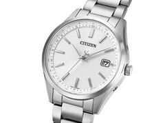 Vista en ángulo del Citizen CB0300-53A Eco-Drive, con esfera plateada, caja de acero inoxidable y brazalete de tres eslabones.