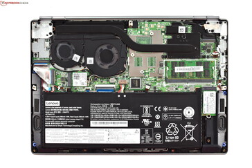 Para comparar, el ThinkBook 13s-20R90071GE (2019) con una batería más pequeña de 44 Wh y ranuras RAM