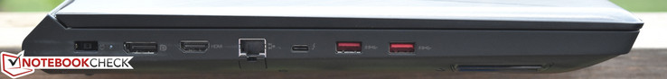izquierda: toma de corriente, DisplayPort, HDMI, Gigabit Ethernet, Thunderbolt 3, USB 3.0 x 2