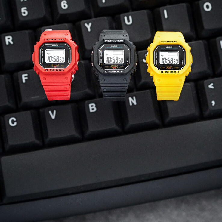 Los relojes en miniatura miden tan solo 23,4 × 20 × 7,5 mm y pesan seis gramos, lo que los convierte en aproximadamente una décima parte del tamaño de un DW-5600 estándar.