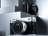La cámara digital sin espejo Fujifilm X-E5 de 40,2 MP está disponible en ediciones negra o plateada. (Fuente de la imagen: Fujifilm)