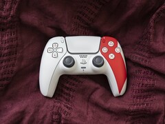 El mando inalámbrico Sony DualSense - God of War Edición Limitada 20º Aniversario ya está disponible para su compra en PS Direct por 84,99 dólares. (Fuente de la imagen: PlayStation)