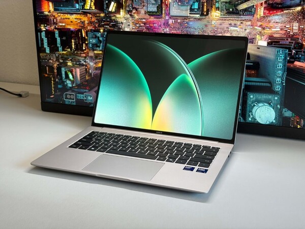 El MagicBook Pro 14 2026 tiene una pantalla OLED de 120 Hz.