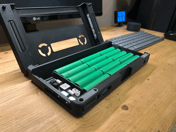 Legion Paquete de pilas del portátil Go bajo el teclado. (Fuente de la imagen: u/MysteriousAlarm897 en Reddit)