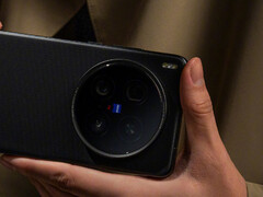 Se cree que el Find X9 Pro adoptará la disposición de la cámara del Vivo X200 Ultra cuando se lance a finales de este año. (Fuente de la imagen: Vivo - editado)