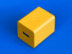 El cargador de CA Playdate tiene un puerto USB-A. (Fuente de la imagen: Playdate)