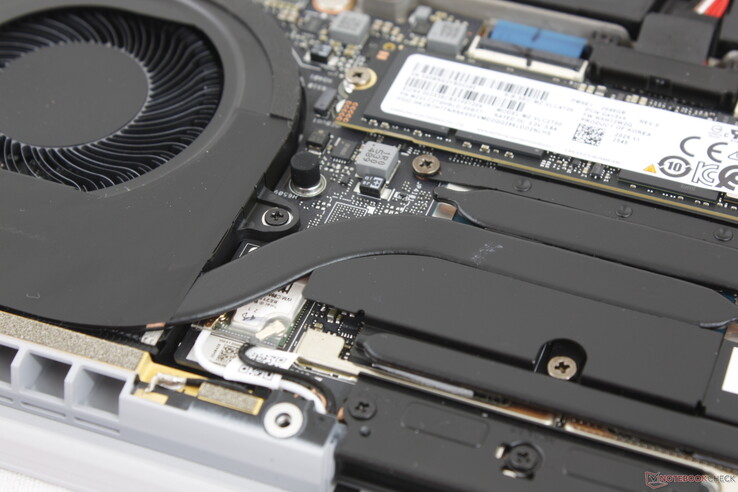 Módulo WLAN no extraíble debajo del tubo de calor de cobre