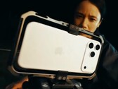 El iPhone 17 Pro Max tiene una cámara teleobjetivo de 48MP con un sensor un 56% más grande (Fuente de la imagen: Apple)
