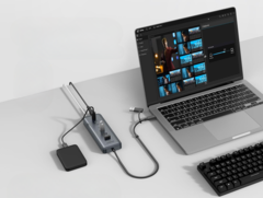 El concentrador de datos USB-C de Anker (8 en 1, 5 Gbps) tiene un puerto PD-IN de 100 W para el cargador de su portátil. (Fuente de la imagen: Anker)