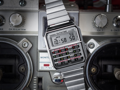 El nuevo reloj calculadora Casio &quot;Regreso al futuro&quot; CA500WEBF-1A, en la imagen. (Fuente de la imagen: Casio)