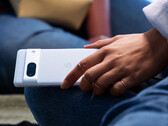 Ni el Pixel 8 ni el Pixel 8 Pro serán dispositivos de solo eSIM, al contrario de lo que se había sugerido anteriormente. (Fuente de la imagen: Google)