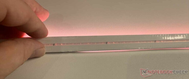 La tira luminosa Govee COB Strip Light 2 Pro se puede cortar cada 6,5 cm (marcas negras)