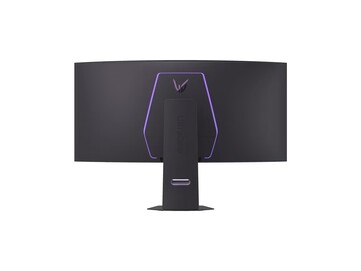 Tiene un RGB justo detrás
