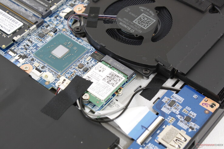 Un módulo WLAN Intel AX201 extraíble viene de serie para la compatibilidad con Bluetooth 5.2 y Wi-Fi 6