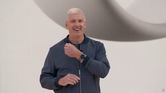 Rick Osterloh luciendo el próximo Pixel Watch. (Fuente de la imagen: Google)