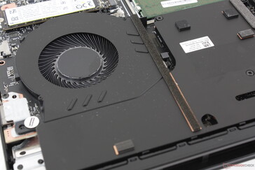 Cámara de vapor con dos ventiladores de 60 mm y un tercer ventilador más pequeño de 40 mm