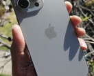 ¿Demasiado caliente para manejarlo? El iPhone 15 Pro Max. (Fuente: Notebookcheck)