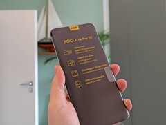 El POCO X4 Pro tiene una enorme carcasa con cámara. (Fuente de la imagen: SmartDroid) 