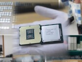 El Intel Core i9-10900K tiene una gran demanda. (Fuente de la imagen: HKEPC/Hong Kong Customs - editado)
