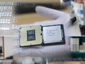 El Intel Core i9-10900K tiene una gran demanda. (Fuente de la imagen: HKEPC/Hong Kong Customs - editado)