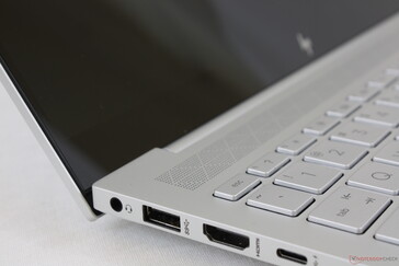 Los bordes y superficies suaves y minimalistas nos recuerdan mucho a los diseños del Razer Blade y del MacBook