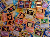 Para comprar las cartas coleccionables de Pokémon, ni siquiera hay que entrar en la tienda, ya que hay una máquina expendedora integrada en la fachada (Imagen: Thimo Pedersen)