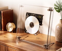 El reproductor de CD Syitren RM1 muestra los CD en su estuche transparente.