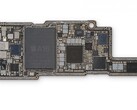 Una placa del 14 Pro Max. (Fuente: iFixit)