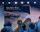Pavan Davuluri presenta el cargador magnético USB-C incluido con cada portátil Surface Ultra