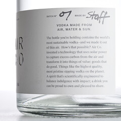 Vodka AIR con etiquetas biodegradables
