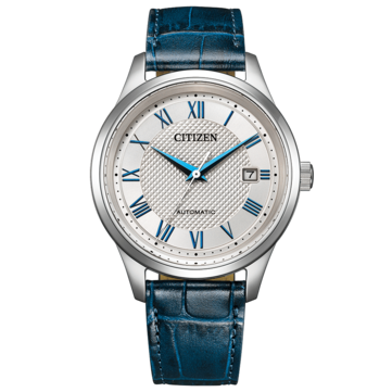 Vista frontal del reloj automático Citizen NJ0250-01A con esfera plateada con acabado «Clous de Paris», números romanos y agujas azules, y correa de piel azul.