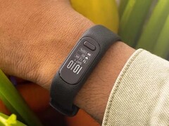 El rastreador de fitness Garmin vivosmart 5 (en la imagen) ahora es compatible con Body Battery TrueUp. (Fuente de la imagen: Garmin)