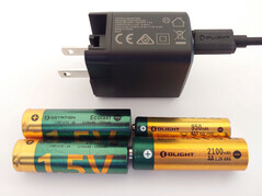 Fuente de alimentación. (Fuente de la imagen: Notebookcheck)