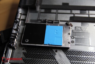 Almohadilla de refrigeración para las 2 ranuras SSD de la placa inferior