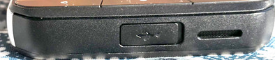 Abajo: Conector USB-C, altavoz mono