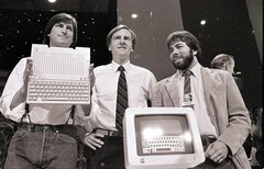 Steve Jobs, Steve Wozniak y Ronald Wayne. Wayne vendió célebremente su participación del 10% por 800 dólares tan sólo doce días después de crear la empresa en 1976.