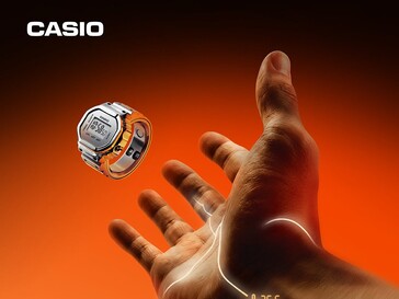 El reloj inteligente Casio CRW-H001M-8 flotando sobre una mano extendida sobre un fondo naranja.