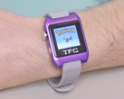 Un reloj de pulsera personalizado para Game Boy Color totalmente funcional con Pokémon Oro