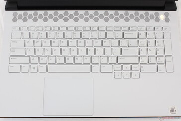 Iluminación RGB por tecla. Todos los símbolos están iluminados, a diferencia de algunos modelos europeos de Razer Blade