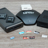 Pole testowe: Dwie karty MicroSD Express przeciwko trzem kartom UHS. Sony Tough został pominięty, ponieważ był używany do fotografowania. Na zewnątrz: Dwa stosunkowo nowe formaty kart pamięci, które nie były w stanie się wykazać. (Źródło zdjęcia: Andreas Sebayang/N