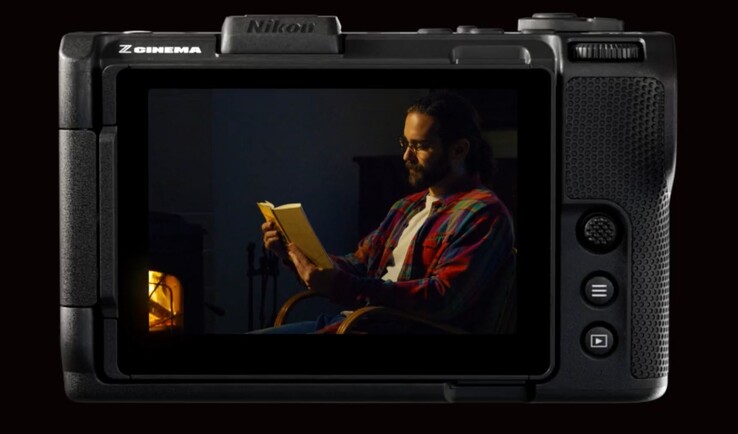 La parte trasera de la Nikon ZR con su gran pantalla