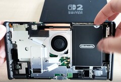 La nueva revisión de la Nintendo Switch 2 permite sustituir la batería fácilmente.